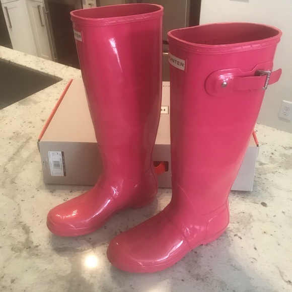 ❌❌ SOLD ❌❌ HUNTER TALL GLOSS RAIN/SNOW BOOTS - Picture 4 of 8